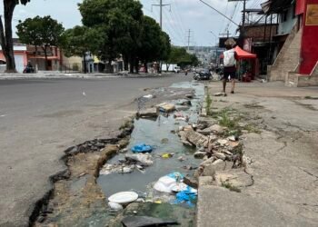 Fala Manaus: Prefeito afirma que cidade não tem buracos, mas moradores contestam
