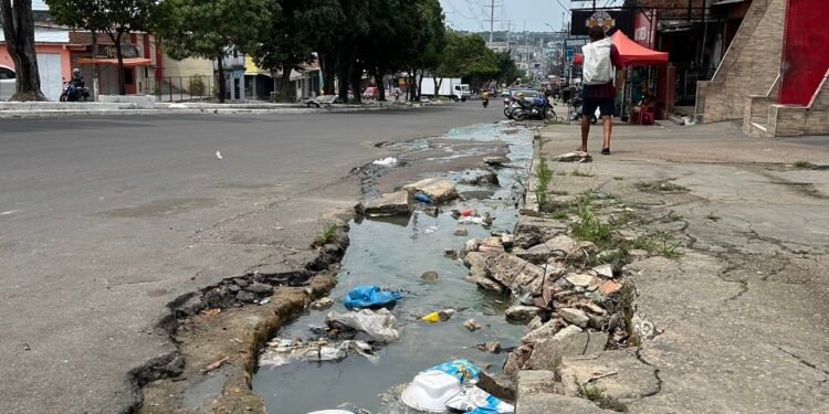 Fala Manaus: Prefeito afirma que cidade não tem buracos, mas moradores contestam