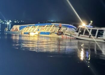 Barco naufraga durante trajeto entre Oriximiná e Cachoeira Porteira no Pará