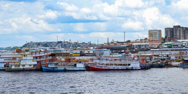 Rio Negro no Porto da Manaus Moderna (Foto: Tunico Santos/Rios de Notícias)