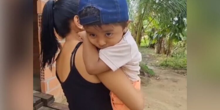 Menino salvo de engasgo morre após cair em fossa em construção em Manacapuru