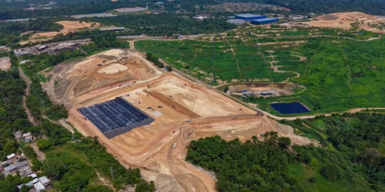 Aterro temporário da Prefeitura de Manaus (Foto: Dhyeizo Lemos/Semcom)