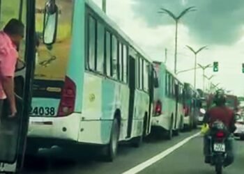 Paralisação relâmpago deixa passageiros sem transporte e causa transtornos em Manaus