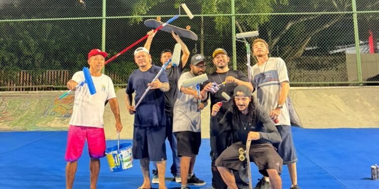 Prefeitura abandona pista de skate e atletas tiram do bolso para revitalizar o espaço