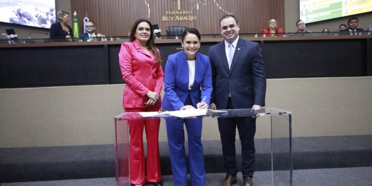 Professora Jacqueline durante a posse na Aleam