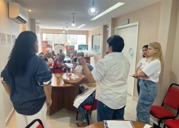 Comunitários da oficina 'Produção e Destino dos Pães' - Foto: (Divulgação - Beatriz Rocha/FST)