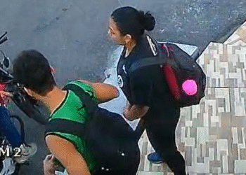 Vídeo suspeito assalta duas pessoas no bairro Nova Cidade, em Manaus