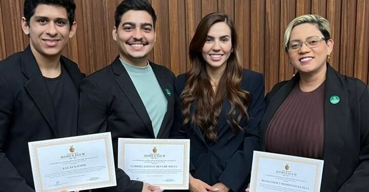 Repórteres da Rede Rios de Comunicação são homenageados na Aleam pelo Dia do Repórter Policial