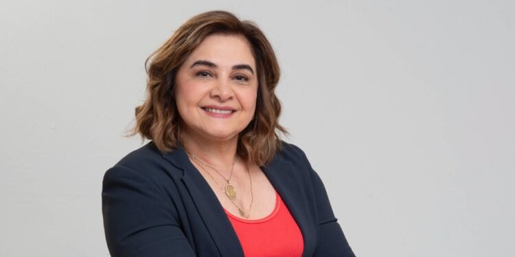 Maria do Carmo ganha dois processos contra David Almeida e ironiza: ‘na próxima pode pedir música’