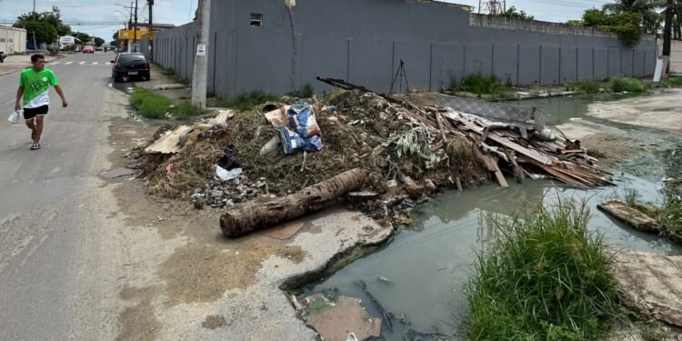 Fala Manaus: moradores denunciam esgoto a céu aberto no Canaranas II