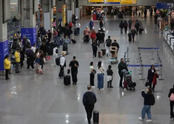 Turismo internacional no Brasil bate recorde em 2025