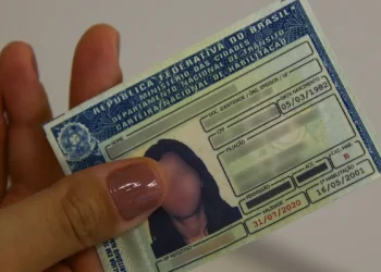 Tentativas de fraudes com documentos mais que dobram de 2022 a 2025