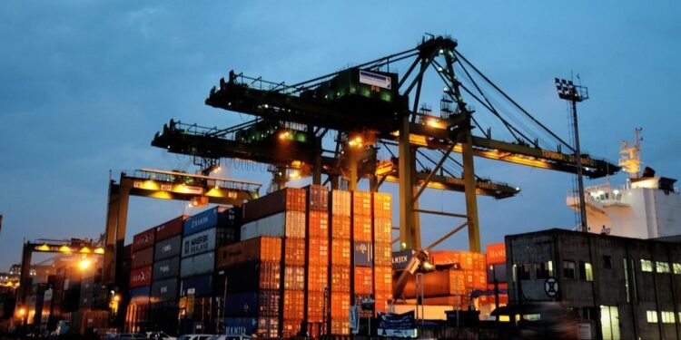 Fazenda reduz para 2,2% projeção de crescimento do PIB em 2025