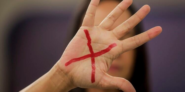 Mais de 70% das agressões contra mulheres têm testemunhas, diz estudo