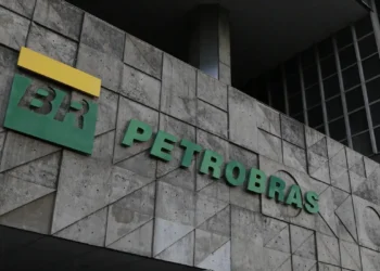 Petrobras aprova plano de demissão voluntária para até 1,1 mil pessoas