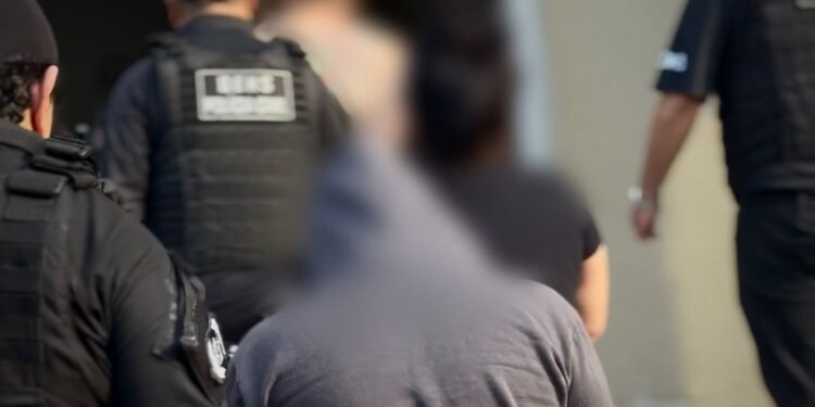 prisão de amiga de comerciante