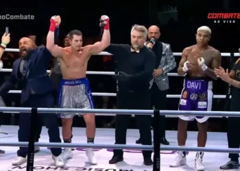 Sacha Bali vence Davi Brito por decisão unânime no FMS 7
