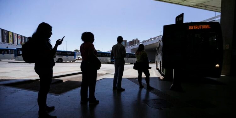 Nove em cada 10 mulheres já sofreram violência ao se deslocar à noite