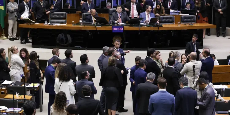 Congresso aprova LDO com superávit de R$ 34 bilhões em 2026