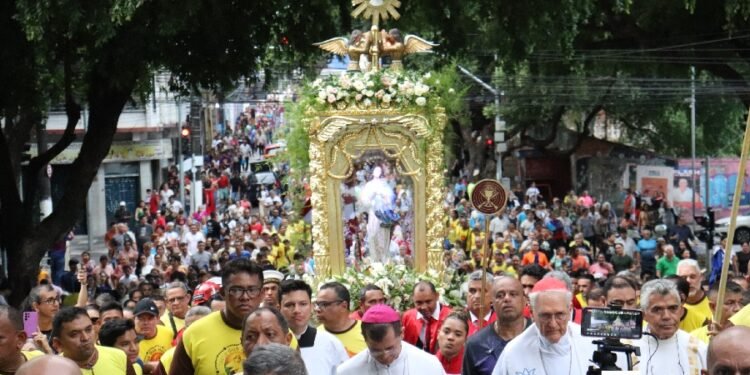 Manaus celebra o Dia da Imaculada Conceição com procissão e missa no Centro