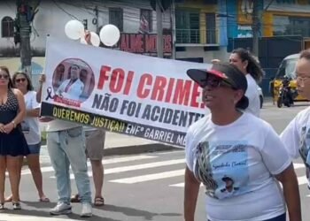 Manifestação fechou avenida na zona Leste de Manaus (Foto: Reprodução/Internet)