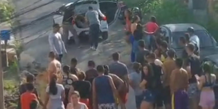 Homem é alvo de tiros no bairro Colônia Terra Nova