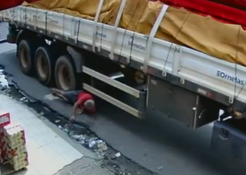 Idoso fica ferido após cair sob carreta durante manobra na zona Oeste de Manaus