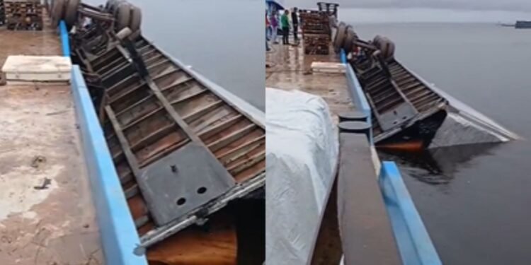 Carreta carregada com leite tomba e cai no rio Negro, em Manaus