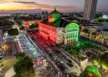Concerto de Natal reúne Coral do Amazonas e Filarmônica no palco do Teatro Amazonas