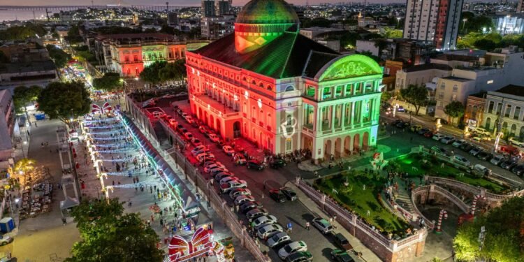 Concerto de Natal reúne Coral do Amazonas e Filarmônica no palco do Teatro Amazonas