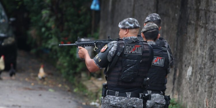 Homem é resgatado com sinais de tortura após ser mantido refém