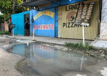 Pista de gelo na Ponta Negra e de lama no Tarumã: o contraste que revolta moradores da rua Buriti