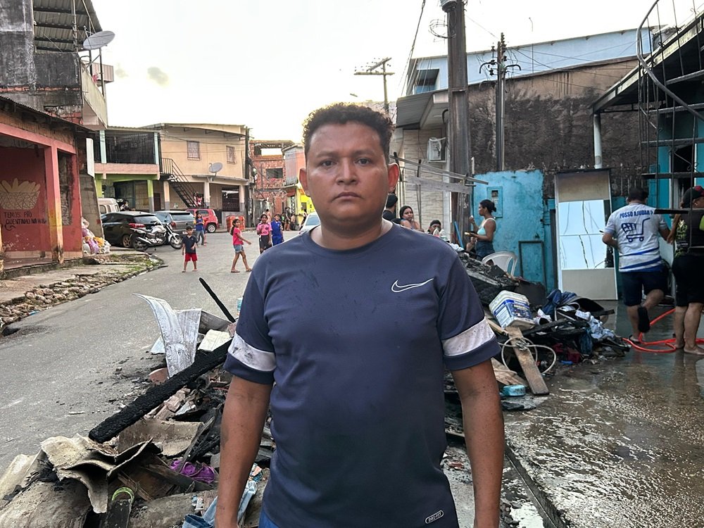 Incêndio destrói casa de família na Compensa