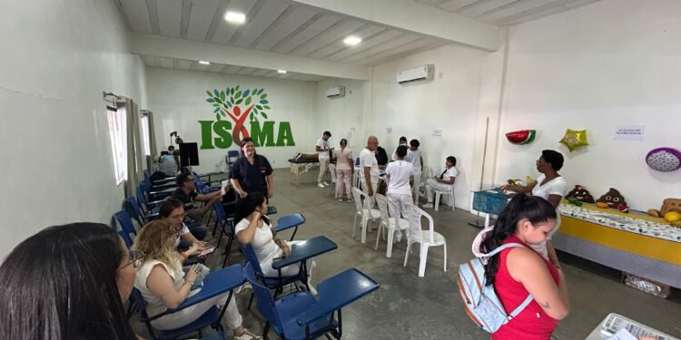 Ao longo da ação, os participantes têm acesso a atendimentos diversos (Foto: Tunico Santos/Rios de Notícias)