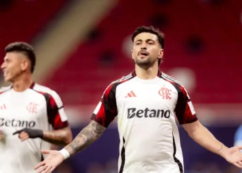 Arrascaeta brilha e Flamengo avança à semi da Copa Intercontinental