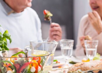 Fim de ano sem exageros: nutricionista explica como equilibrar a alimentação nas festas