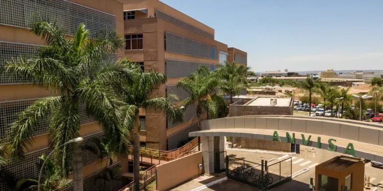 Anvisa determina suspensão de tônico capilar e apreensão de cosméticos