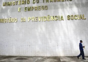 Brasil cria 85,8 mil vagas de trabalho em novembro