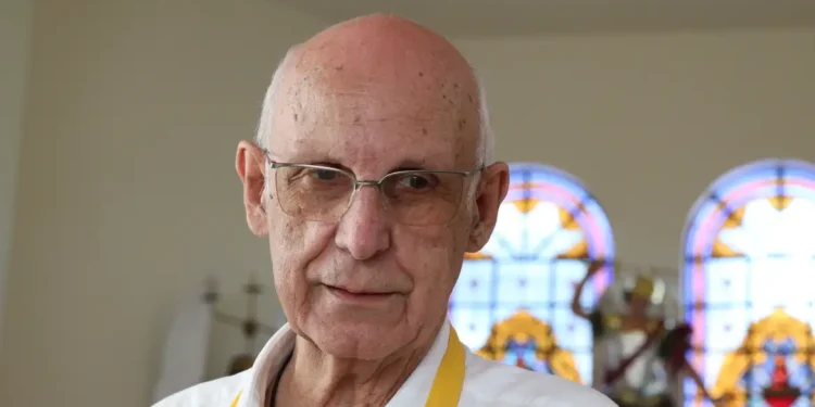Igreja manda padre Júlio deixar de transmitir missas na internet