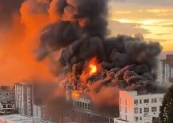 Incêndio atinge colégio marista centenário no Centro de Santa Maria, no RS