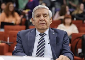 Moraes manda Heleno passar por perícia médica em 15 dias