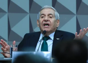 Heleno deixa Comando Militar para cumprir prisão domiciliar