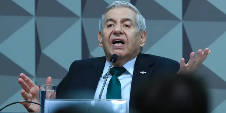 Heleno deixa Comando Militar para cumprir prisão domiciliar