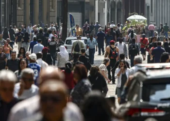 Mais de 8,6 milhões deixam pobreza; Brasil tem melhor nível desde 2012