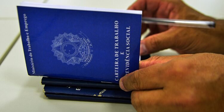 Brasil cria 1,279 milhão de postos de trabalho em 2025, aponta Caged