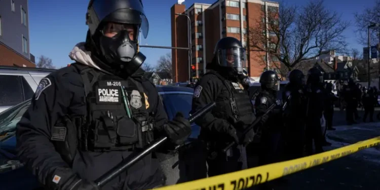 Homem morre durante protesto com agentes do ICE em Minneapolis, nos EUA