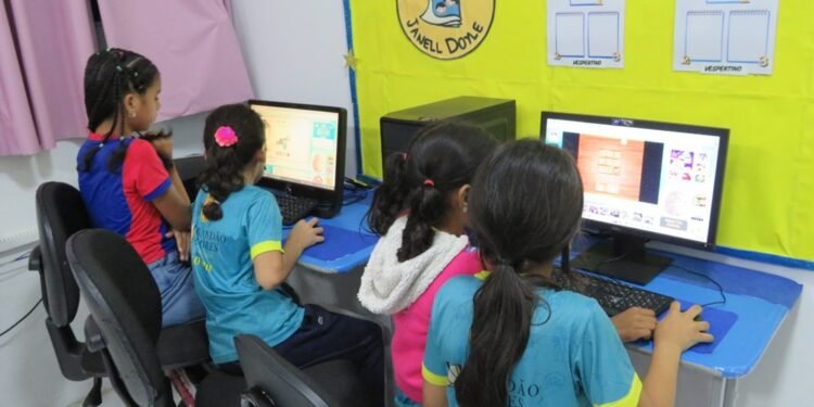 Campanha “Adote um Aluno” vai garantir volta às aulas para crianças da Zona Leste de Manaus