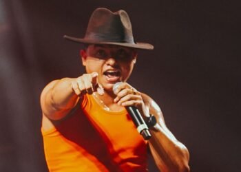 O artista tem movimentado a cena musical nordestina (Foto: Reprodução/Instagram - @filhodopiseiro)