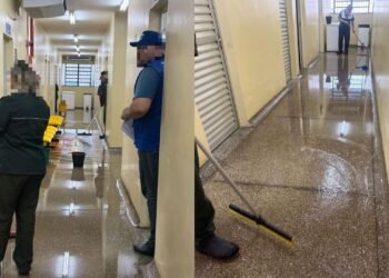 Funcionários denunciam goteiras e alagamentos na USF Anna Barreto