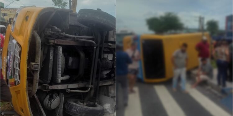 Micro-ônibus capota na avenida Autaz Mirim